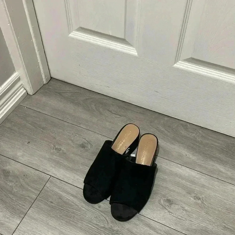 Black Open Toe Mule Slipper​​​​